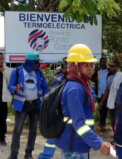 Protesta  Empleados  Punta Catalina. 17-4-2019     Carolina Fernández