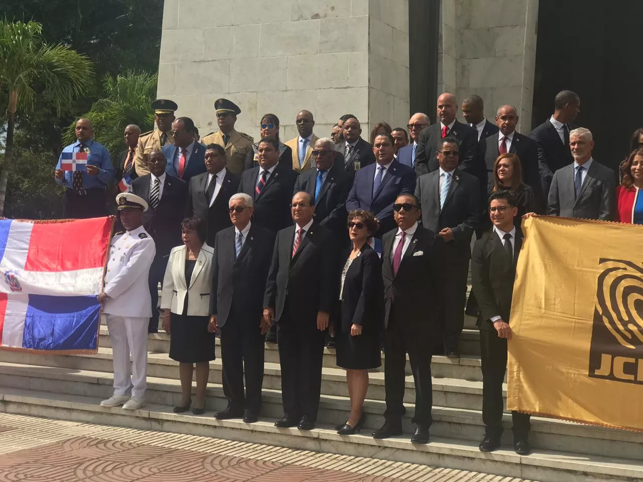 36f9d9dd-69f5-42d6-95c3-3bc636e20ff2