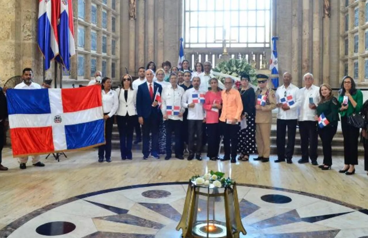 Los asistentes realizaron una caminata ceremonial hasta el Altar del Panteón.