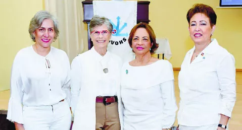 Esther Agelán, Virginia Cabral, Angélica Benítez de Ginebra y Carmen Merino.