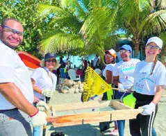 Voluntarios de Sura.