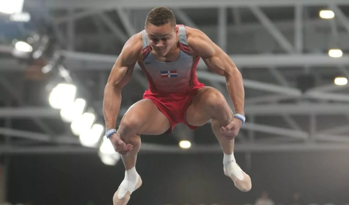 Audrys Ninsigue demostrando su grandeza en la gimnasia artística de los Panamericanos.