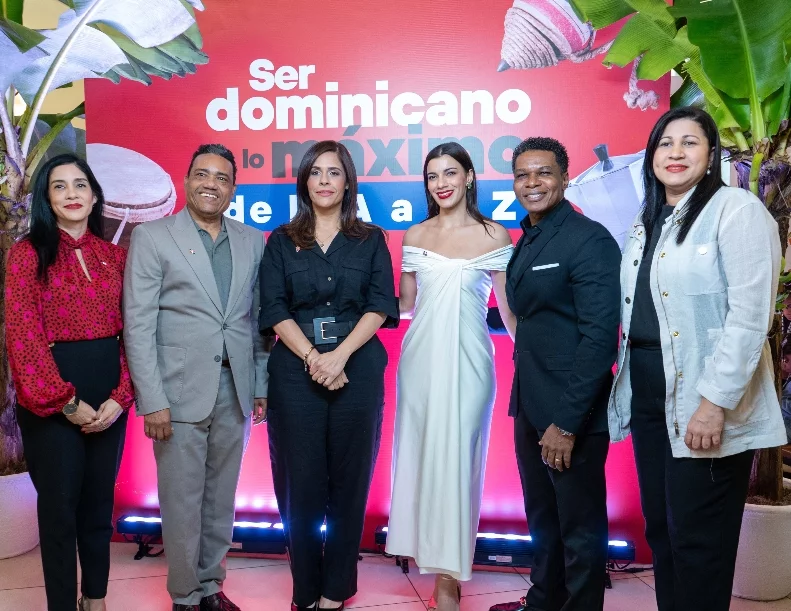 Sachenka Rodríguez, Miguel Céspedes, Madelyn Martínez, Nashla Bogaert, Raymond Pozo y Cony Taveras.