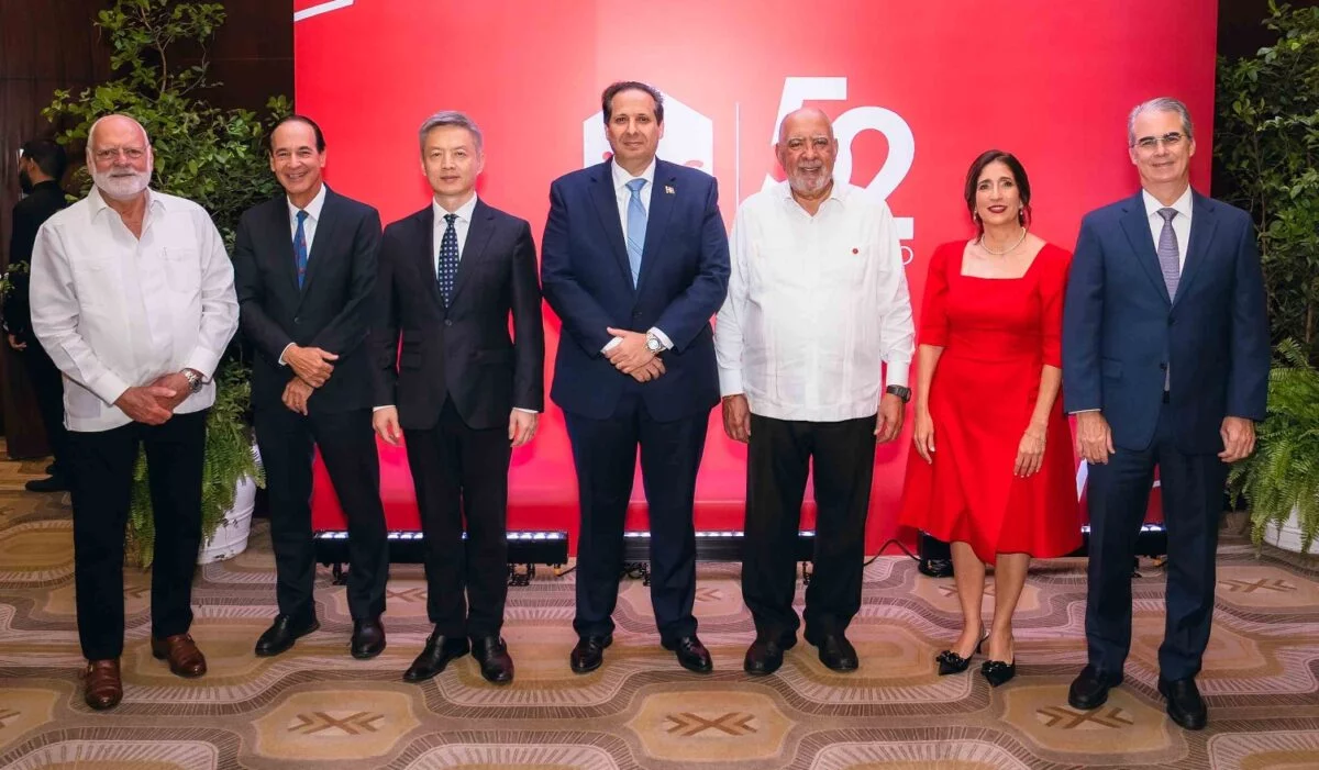 Samuel Conde, Arturo del Villar, Che Luning, Víctor Atallah, Julio Sánchez, Rosario Aróstegui y René Grullón.